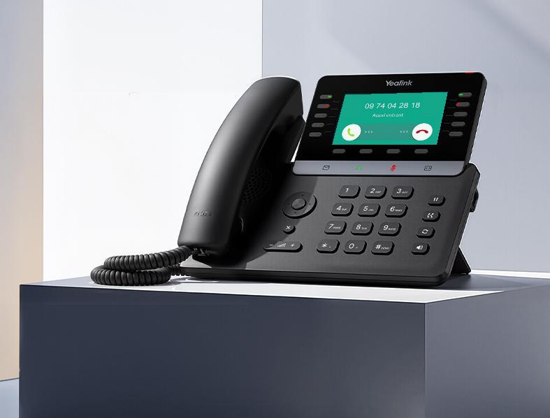 Téléphone de bureau Yealink T74LTE noir avec écran couleur, photo officielle du fabricant
